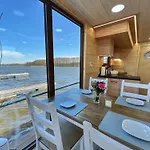 Gemuetliches Hausboot Seeliebe Woma
