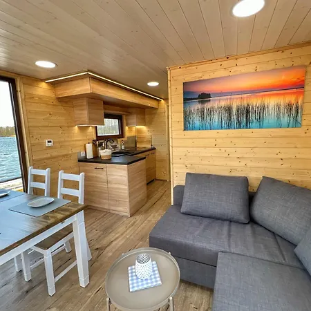 Úszó hotel Gemuetliches Hausboot Seeliebe Woma