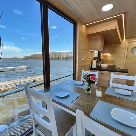 Úszó hotel Gemuetliches Hausboot Seeliebe Woma