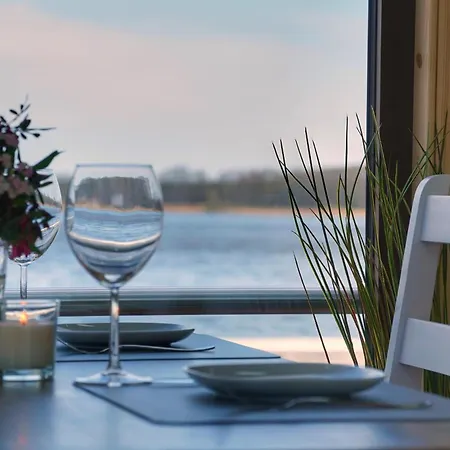 Úszó hotel Gemuetliches Hausboot Seeliebe Woma