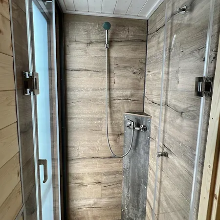 Gemuetliches Hausboot Seeliebe Woma Úszó hotel *