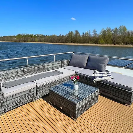 Gemuetliches Hausboot Seeliebe Woma Úszó hotel Fürstenberg-Havel