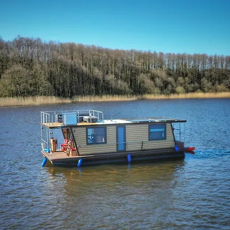 Úszó hotel Gemuetliches Hausboot Seeliebe Woma